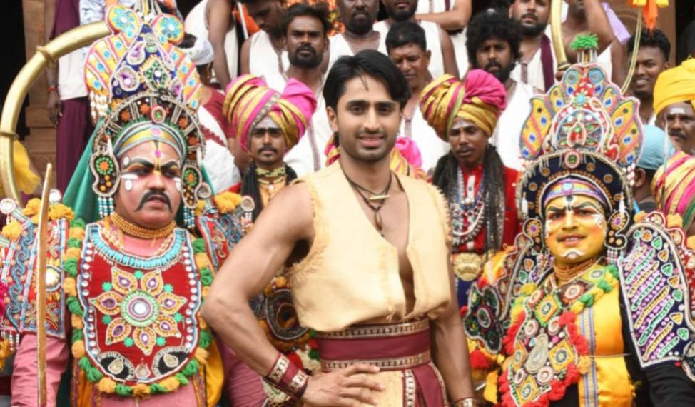 ಬಾದಾಮಿ ಕೆಂಪು ಮಣ್ಣಿನಲ್ಲಿ ಅರಳಿದ ಕರ್ನಾಟಬಲಂ ರಂಗು